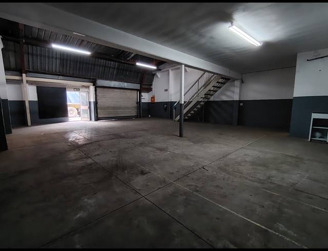 154M² WAREHOUSE TO LET IN STEELEDALE